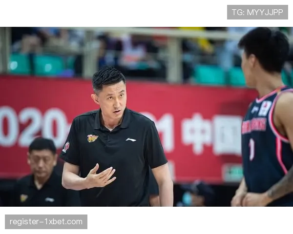 杜锋五上五下轮换遭诟病 领先18分被逆转暴露调整迟缓 杜锋五上五下轮换遭诟病 领先18分被逆转暴露调整迟缓